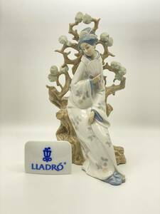 *＊ LLADRO リャドロ ＊* GEISHA フィギュリン No. 4807 芸者　(ゲイシャ) *L89