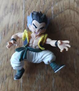 美品 ドラゴンボールZ ゴテンクス フィギュア 超サイヤ人 Dragon Ball Z Figure Gotenks 背面マグネット 腕可動 縦5㎝ 横4㎝