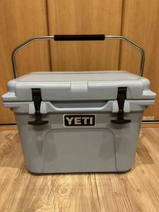 YETI クーラーボックス 廃盤　ROADIE20 アイスブルー