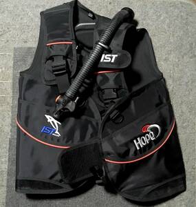 新品　ダイビング大手 IST BCD ホープ アメリカS/アジアMサイズと美品レギュレーターセット（レギュレーターは出品に際しOH済み