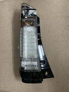 中古美品　N-boxカスタム　JF1　テールランプ　ICHIKOH D106