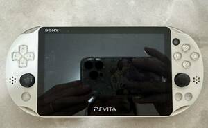 SONYソニー　PSVITA　PlayStation VITA　ゲーム機　ホワイト　本体のみ　PCH-2000 動作確認・初期化済み　傷、汚れありゆうパケットプラス