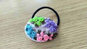 お花　刺繍ヘアゴム