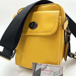 【未使用級/現行】COACH コーチ ベック メンズ スリム 肩掛け クロスボディ ウエスト ショルダー バッグ 金具 シボ革 レザー イエロー 黄色