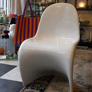 【オリジナルの”白” に拘る貴方に】ヴィンテージ・パントンチェアーFRP素材 vitra 90年代クラッシック デンマーク家具モダンインテリア