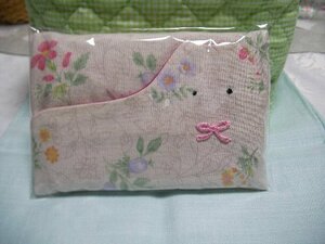 ポケットティッシュカバー☆8,5㎝×13㎝☆ピンク色系☆花模様☆ティシュ入り☆猫型☆ポケットティッシュカバー☆右顔☆ピンク色リボン☆B☆