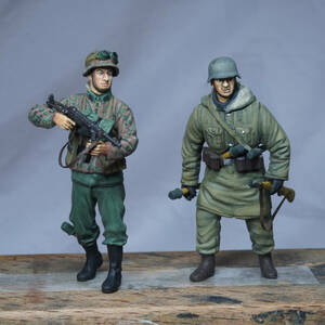 ドラゴン１/35ドイツ兵2体　完成品(2)