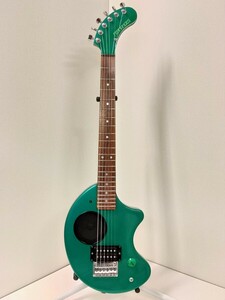 39210-005【中古・美品】アンプ内蔵ミニギター　FERNANDES 　フェルナンデスZO-3　珍しいグリーンメタリック完動品　　　　　　　　