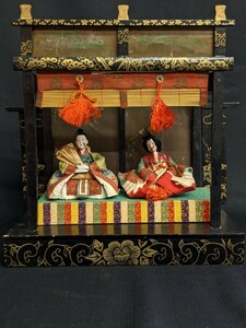 時代 古い 小さな 木製 簡易御殿 と お雛様 お内裏様 日本人形 雛人形 ひな祭り お内裏様高さ約8.5cm