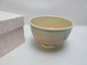 H07076 【 茶道具 永泉作 金彩牛花色絵 抹茶碗 陶印 紙箱 】 検) 作家物 茶懐石 茶事 茶会 おもてなし お点前 茶器 茶具 茶の湯 在銘ⅰ