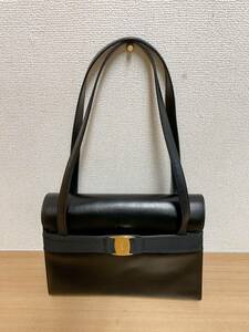 【サルヴァトーレフェラガモ Salvatore Ferragamo ショルダーバッグ】 BK-21 7675/イタリア製/黒/肩掛け/マグネットタイプ/A65-377