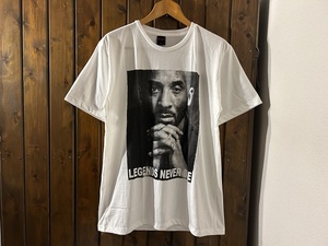 新品★コービーブライアント　LEGENDS NEVER DIE　プリントTシャツ【L】★レジェンド/レイカーズ/マイケルジョーダン/NBA