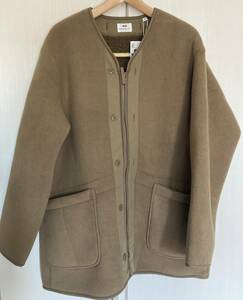 新品○UNIQLO Engineered Garments フリースノーカラーコート size.L BEIGE ユニクロ エンジニアードガーメンツ 鈴木大器