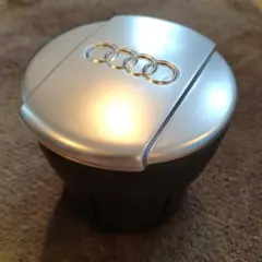 Audi 蓋付き灰皿 シルバー