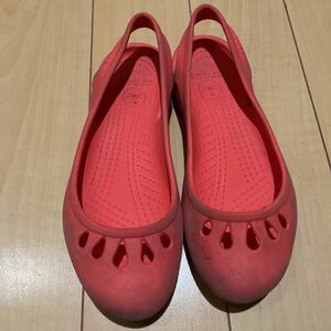 crocs クロックス 赤色サンダルw4サイズ19cmくらい