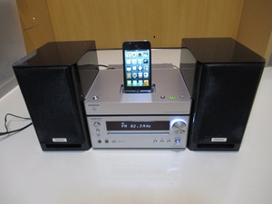 ONKYO　デジタルiPodドック付属CDコンポ　X-S1ND(B)　（ iPodTouch 4 付き ）