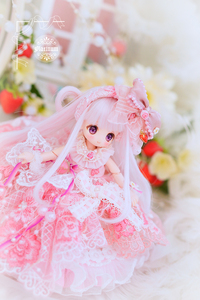 【ぷらちなの杜●いちごミルフィーユドレスセット～２種のレースと薔薇の花びらを添えて～●オビツ11・ピコニーモPサイズ】