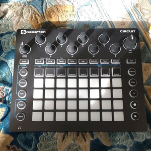 中古美品 NOVATION CIRCUIT (箱無し)