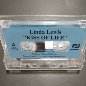 レアカセ！サンプル盤　非売品　★ Linda Lewis /KISS　OF　LIFE★アルバム　カセットテープ　 当時物！