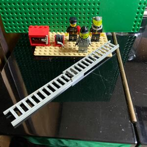 LEGO レゴ ミニフィグ 年代物 希少 レア 街シリーズ 6593はしご車 6382の消防車 消防士 ハシゴ 消化栓 部品取 1980〜1990頃 写真⑥ 追加有