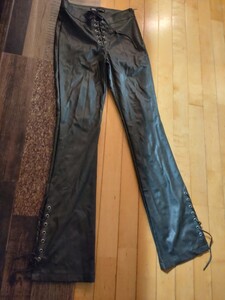 新品 未使用 海外 ZARA ザラ フェイクレザー ブーツカット 編み上げ パンツ 合皮 日本 М〜Lサイズ 相当