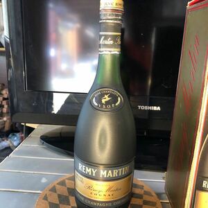 REMY MARTIN DEPUIS 1724 Rmy Martin COGNAC E REMY MARTIN & C COGNAC FRANCE FINE CHAMPAGNE COGNAC