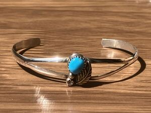 インディアンジュエリー　バングル　シルバー９２５　ターコイズ　ナバホ族　ブレスレット 　Navajo　STERLING　SILVER 