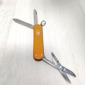 スイス・ビクトリノックス3徳ミニマルチツールナイフ　ハンドルがメタル オレンジ色 VICTORINOX