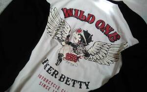 ☆メンズ☆BETTYBOOP ☆BIKER BETTY☆WILDONE ☆カッコいい！天使の羽バイカーベティちゃん白×黒色BIG 長袖Tシャツです(o^―^o)サイズＬ☆