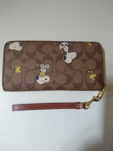 COACH スヌーピー ラウンドファスナー長財布