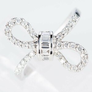 リボンデザインのダイヤモンドがセットされたかわいらしいデザインのプラチナ製ダイヤモンドリング(D0.44ct Pt900)