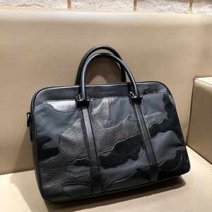 美品！【魅惑のカモフラ・日本未発売モデル】◆定価:44,820円 【COACH】ビジネスバッグ◎黒×牛革レザー×スエード◎ストラップ付き/メンズ