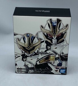 【中古】バンダイ　S.H.Figuarts (真骨彫製法) 仮面ライダーイクサ セーブモード/バーストモード　開封品[240070116137]