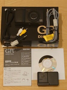 デジタルカメラの画期的名機） リコー RICOH GR デジタル 単焦点28mm/F2.4 作品作りに