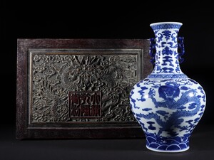 古びた蔵『清 乾隆年製 陶磁器 青花祥雲龍紋双耳瓶』陶芸 染付 置物 擺件 賞物 古美術 骨董 中国古玩