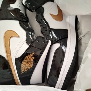 JORDAN BRAND AIR JORDAN 1 MID SE BLACK/METALLIC GOLD-WHITE 23HO-I