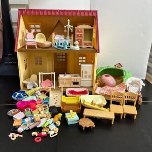 中古　シルバニアファミリー　戸建て　かわいいひみつのおうち　家具　食料　衣類