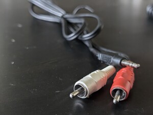 Sony RCAアダプターオーディオケーブル アンプ用 (3.5Aux - 2 RCA)約112cm 動作未確認