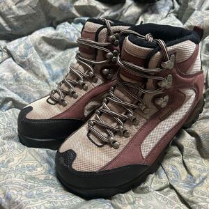 新品同様！ミズノ　GORE-TEX トレッキングシューズ22.5㎝定価19800円　