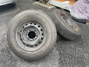 200系ハイエース用！夏タイヤ山残◎！！！　ブリジストン 195/80R15 (107/105L LT)