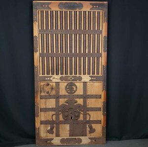 富山蔵戸 鍵付き 高さ192.5cm 金具 格子 アンティーク レトロ 建具 引き戸 古民具 和家具 店舗 建材 DIY リノベ [◇西濃ｍ1334◇]送料無料