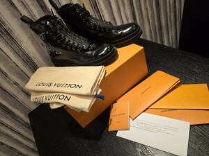 LOUIS VUITTON ルイヴィトン LVロゴ アイスライン ブラック 8ホール ZIP アップ レザー 革ブーツ サイズ 9 良品 箱付 フラグメント