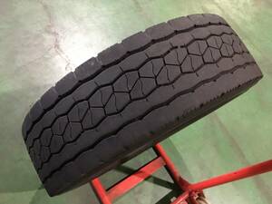 ｍ049-1-2 ☆245/70R19.5 BS M800 中古1本♪ ブリヂストン M800 残溝8～7ｍｍ 2017年製 　k160