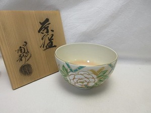 J04101 【 美品 茶道具 陶彩作 金彩花絵 茶碗 陶印 共箱 】 検) 作家物 煎茶道具 茶事 茶器 茶の湯 茶具 お点前 来客 お稽古 ⅰ