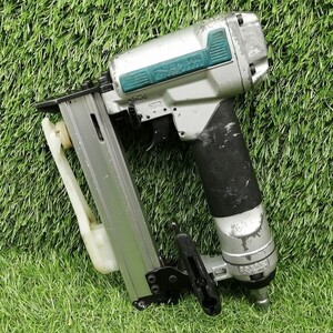 中古品 makita マキタ 4mm 常圧エアタッカ AT425A