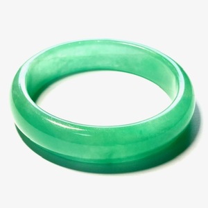 《鑑別書付き》氷種・天然翡翠(Jadeite)ジェダイトヒスイバングル・内径54.0mｍ・重さ49.8g