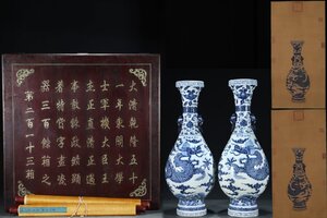 【安】明時代 青花龍紋獣耳瓶一対 郎世寧絵 絹本 【磁器瓶図】掛け軸 箱付き 唐瓷 染付 古陶瓷 古美味 中国古美術 古董品 050