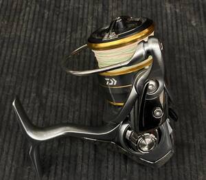 【中古品】ダイワ(Daiwa) スピニングリール 2500 フリームス(2018) LT2500D　ITMKGZ6SIJPW