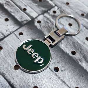 Jeep 両面ロゴ メタル キーホルダー【グリーン】クライスラー・ジープ ラングラー アンリミテッド グランドチェロキー コンパス レネゲード