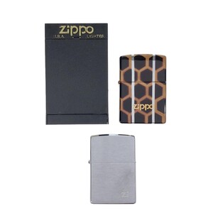 【新品未使用 Zippo 2点まとめ】ハニカム ハチの巣柄 2001年製 + プレーン シルバーカラー since1933 Zi 刻印 2001年製 ジッポー J1362